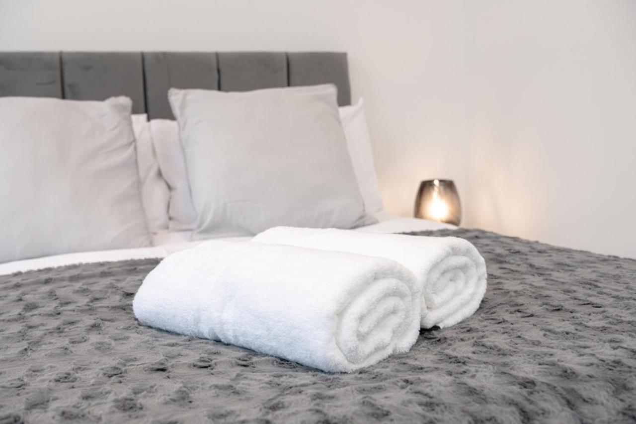 Fantastic New, London Apartment 3 Bed 1 Bath & Parking Whetstone エクステリア 写真