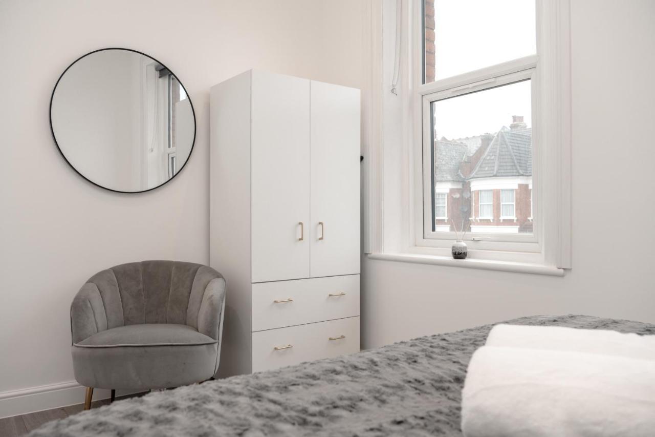 Fantastic New, London Apartment 3 Bed 1 Bath & Parking Whetstone エクステリア 写真