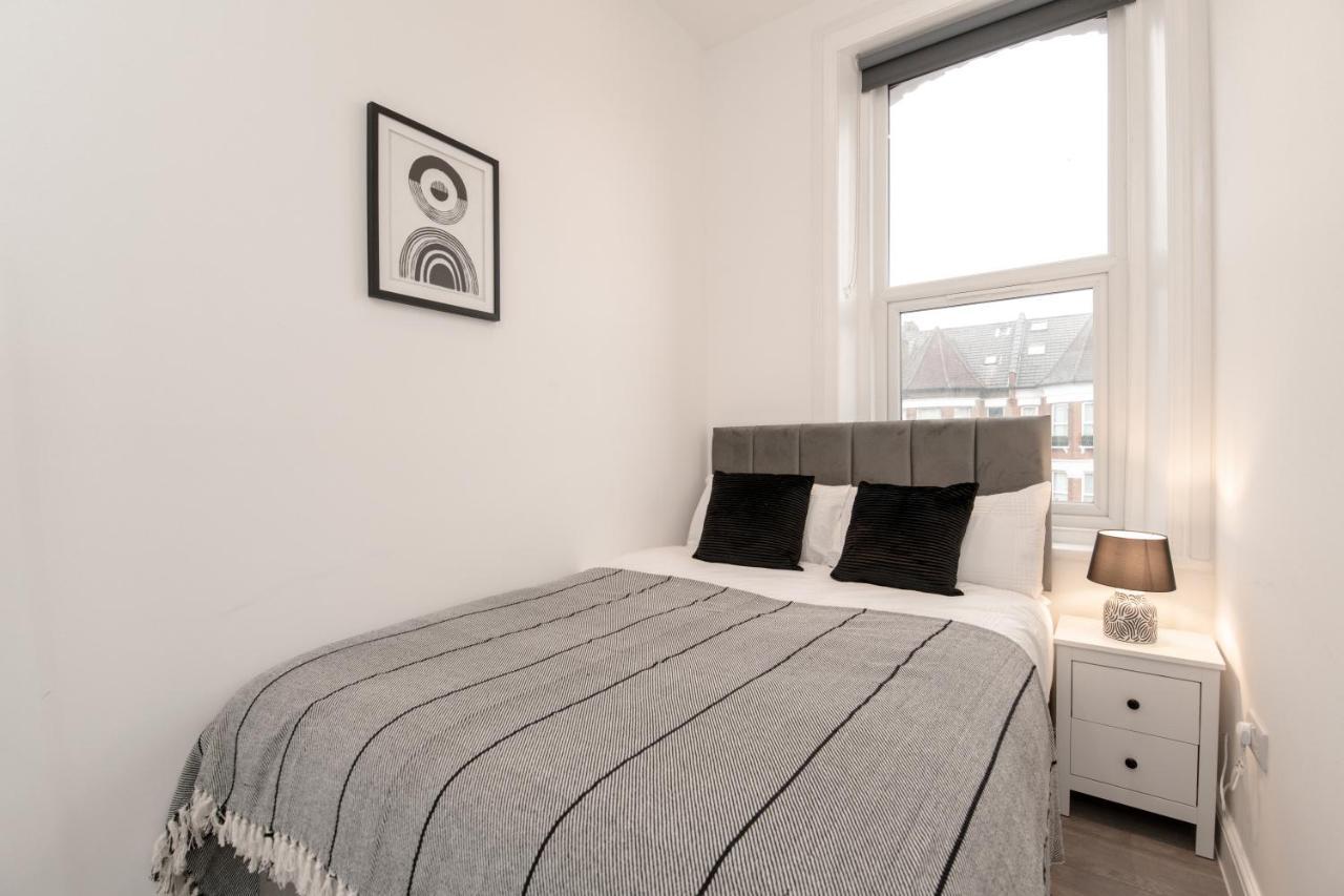 Fantastic New, London Apartment 3 Bed 1 Bath & Parking Whetstone エクステリア 写真